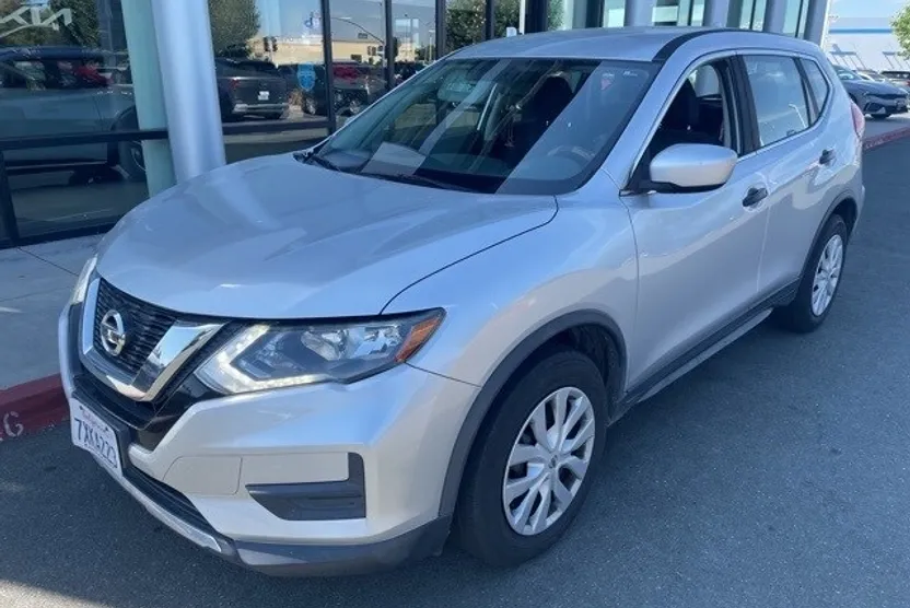 2017 Nissan Rogue S photo 1