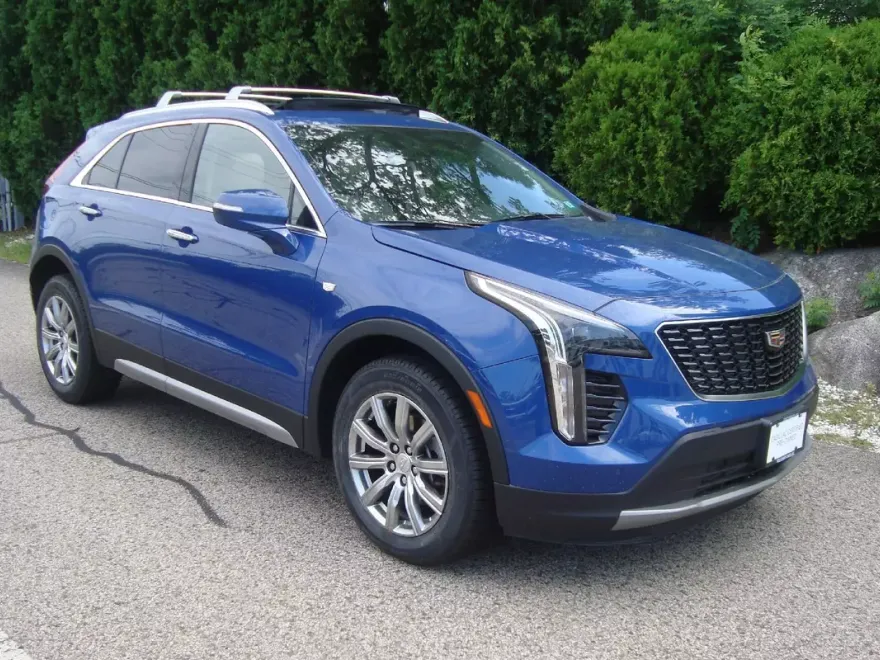 2022 Cadillac XT4 Premium Luxury photo 1