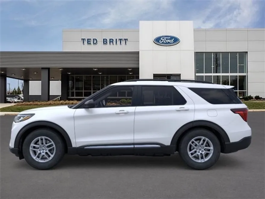 2025 Ford Explorer photo 1