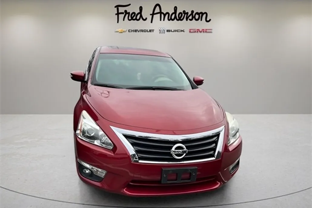 2015 Nissan Altima 2.5 SV photo 1