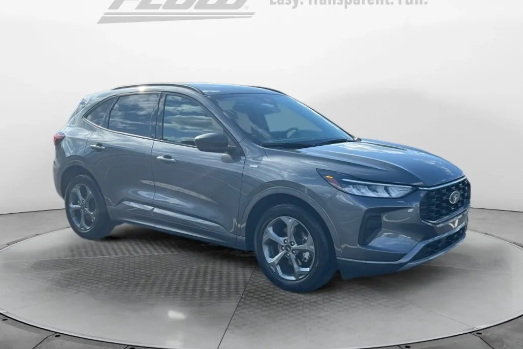 2023 Ford Escape ST-Line photo 1