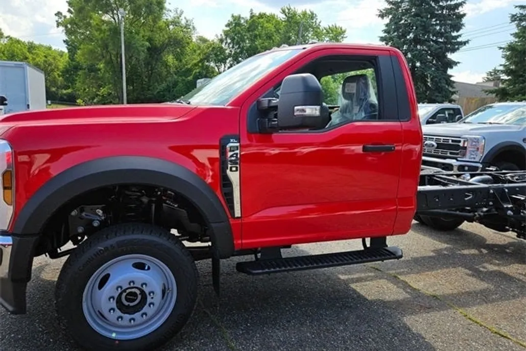 2025 Ford F-450 photo 1