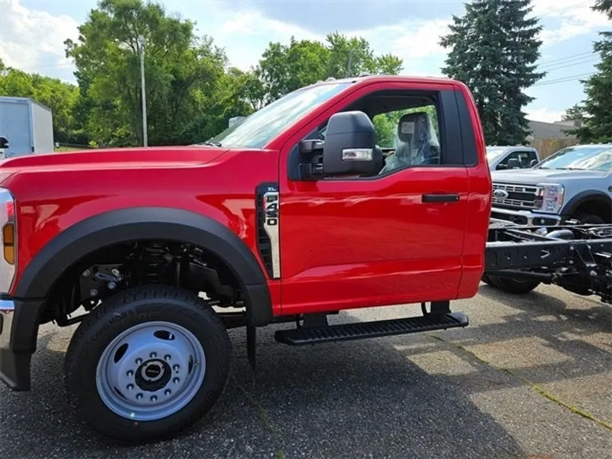 2025 Ford F-450 photo 1