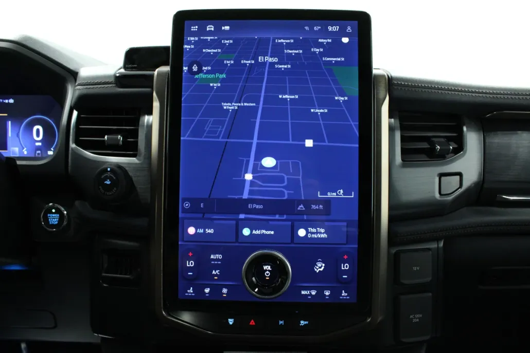 2025 Ford F-150 Lightning Lariat photo 1