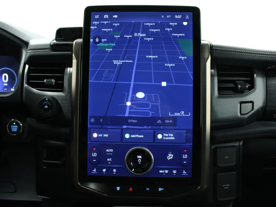 2025 Ford F-150 Lightning Lariat photo 1