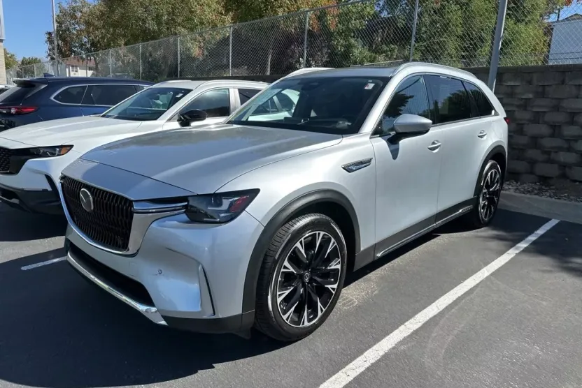 2024 Mazda CX-90 Premium photo 1