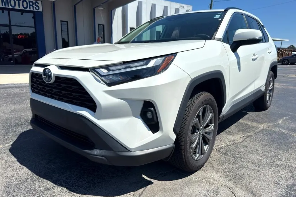 2022 Toyota RAV4 Hybrid XLE Premium photo 1