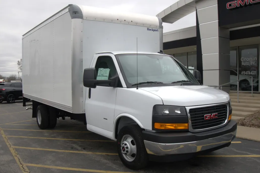 2025 Gmc Savana 3500 Cutaway photo 1
