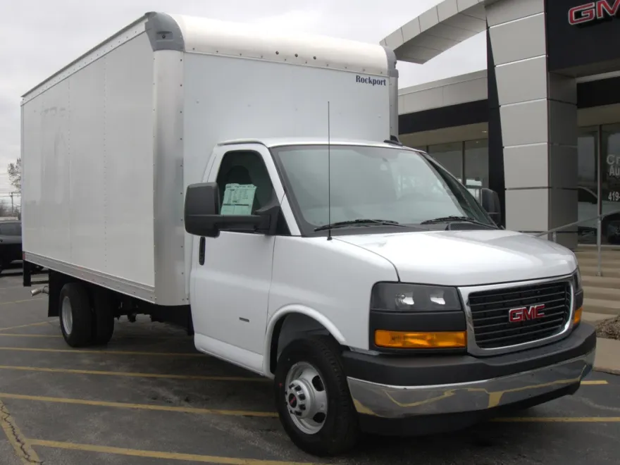 2025 Gmc Savana 3500 Cutaway photo 1