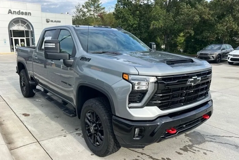 2025 Chevrolet Silverado 2500HD LT photo 1