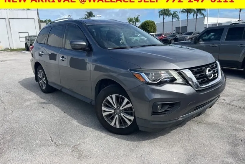 2020 Nissan Pathfinder SV photo 1