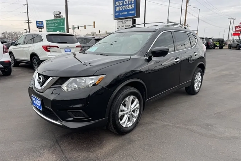 2016 Nissan Rogue SV AWD photo 1