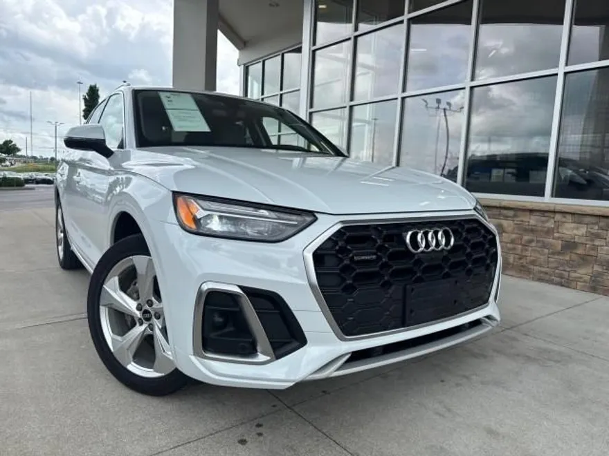 2022 Audi Q5 S line Premium Plus photo 1