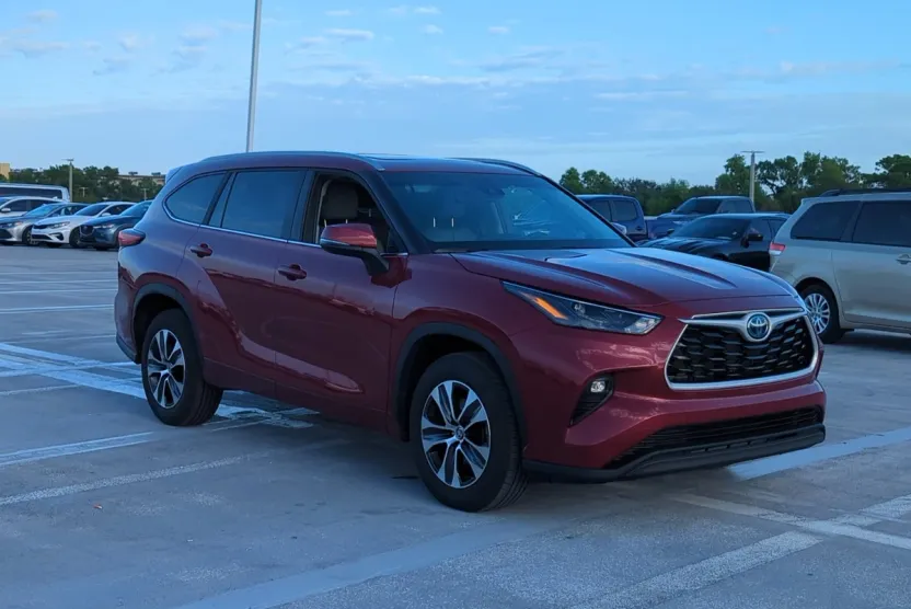 2023 Toyota Highlander Hybrid XLE photo 1