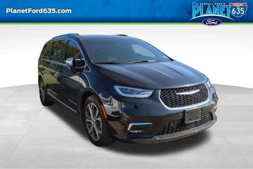 2024 Chrysler Pacifica Pinnacle photo 1
