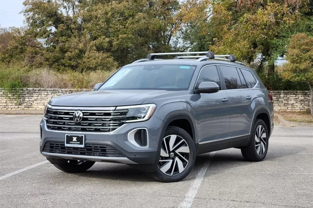 2025 Volkswagen Atlas SEL photo 1