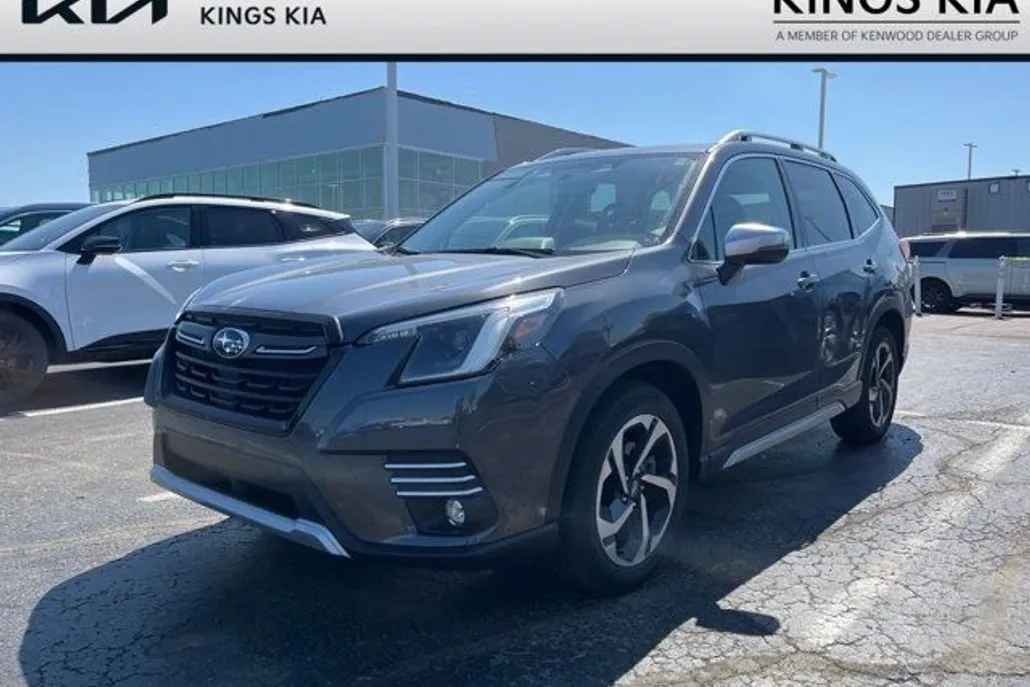 2022 Subaru Forester Touring photo 1