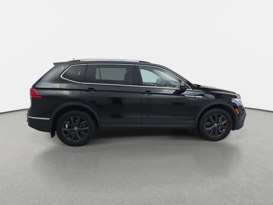 2024 Volkswagen Tiguan SE photo 1