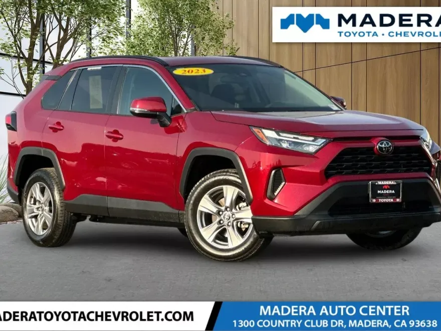 2023 Toyota RAV4 XLE photo 1