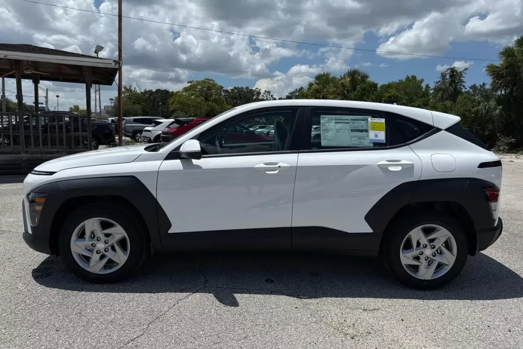2026 Hyundai Kona SE photo 1