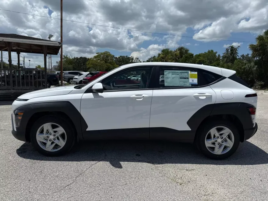 2026 Hyundai Kona SE photo 1