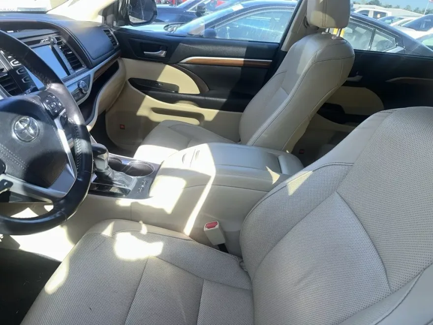 2017 Toyota Highlander Limited photo 1