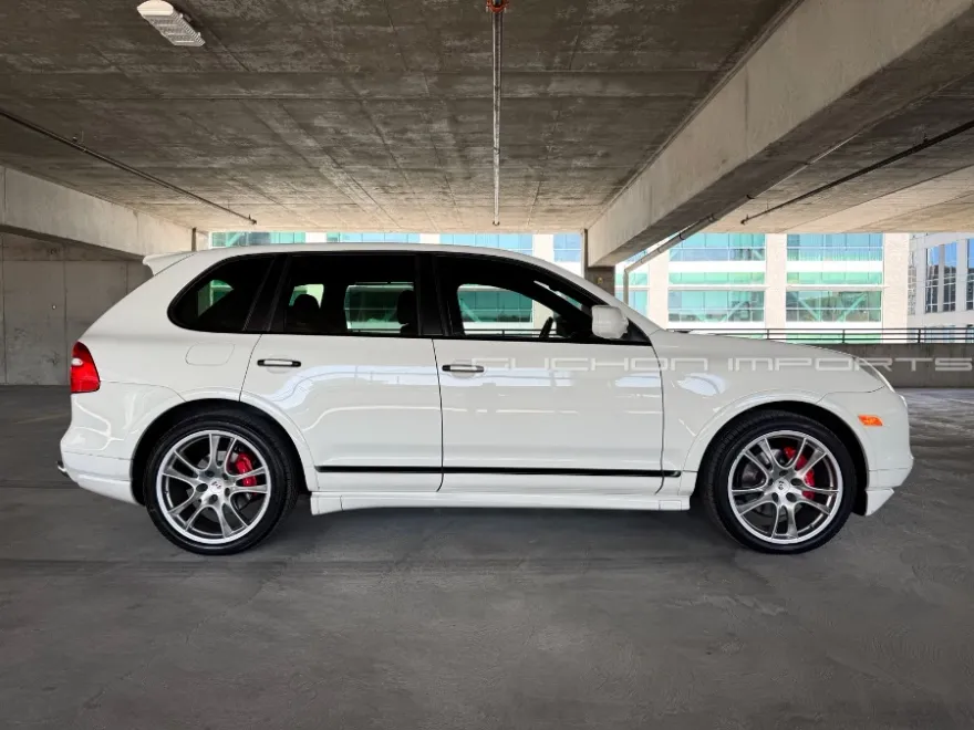 2009 Porsche Cayenne GTS photo 4