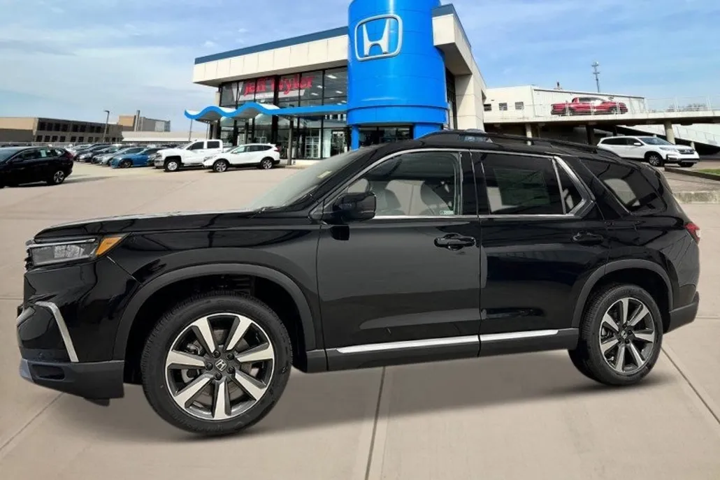 2025 Honda Pilot Touring photo 1