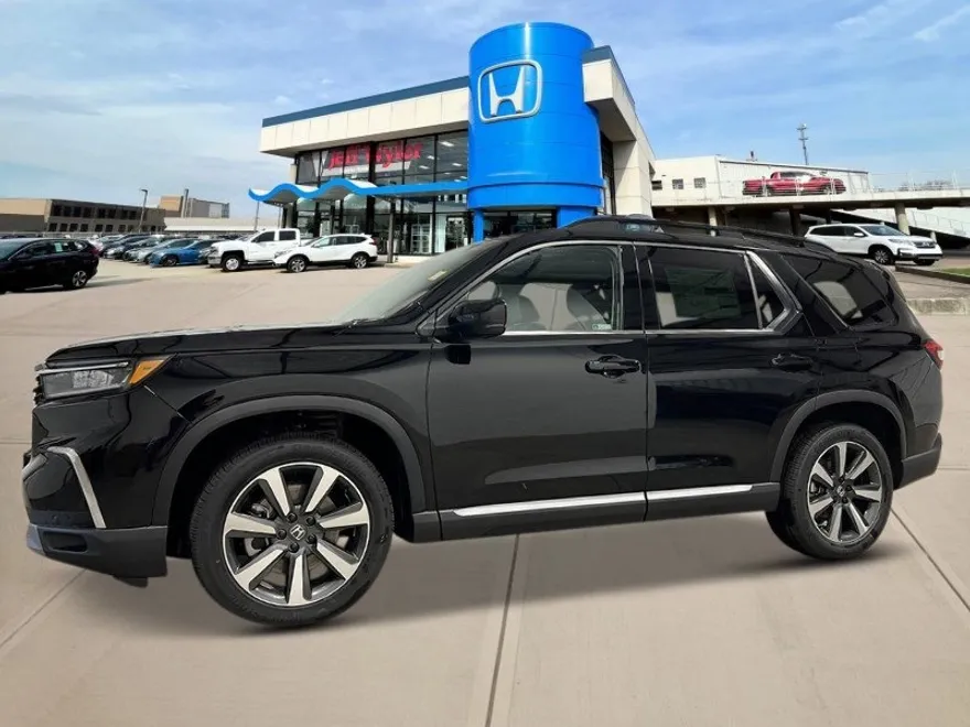 2025 Honda Pilot Touring photo 1