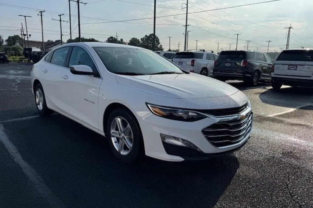 2024 Chevrolet Malibu 1LT photo 1