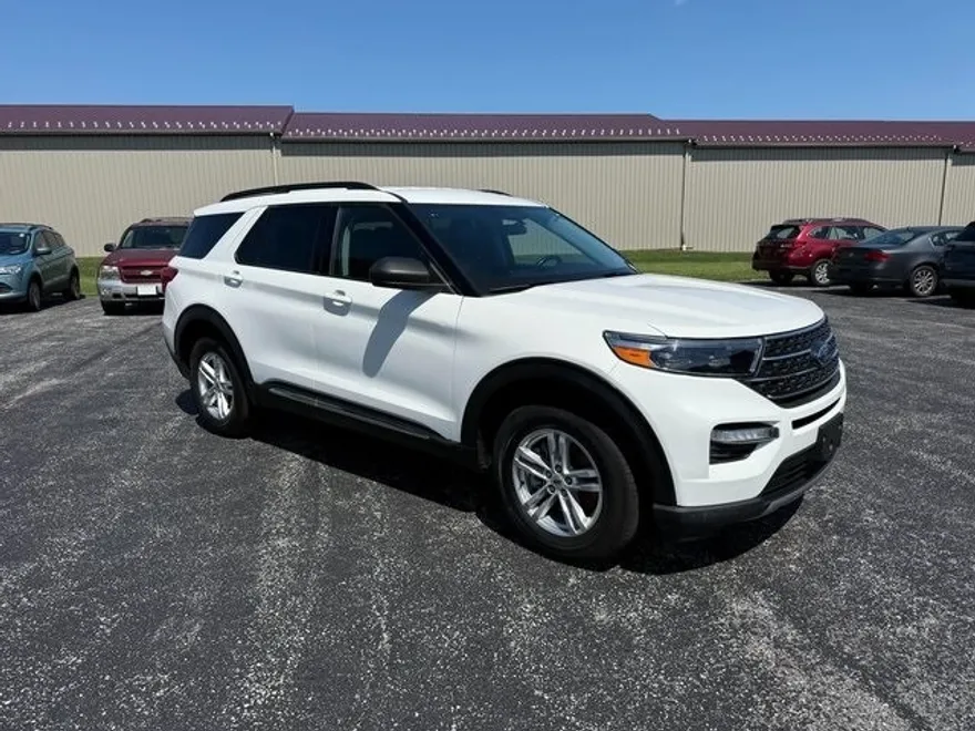 2023 Ford Explorer XLT photo 1