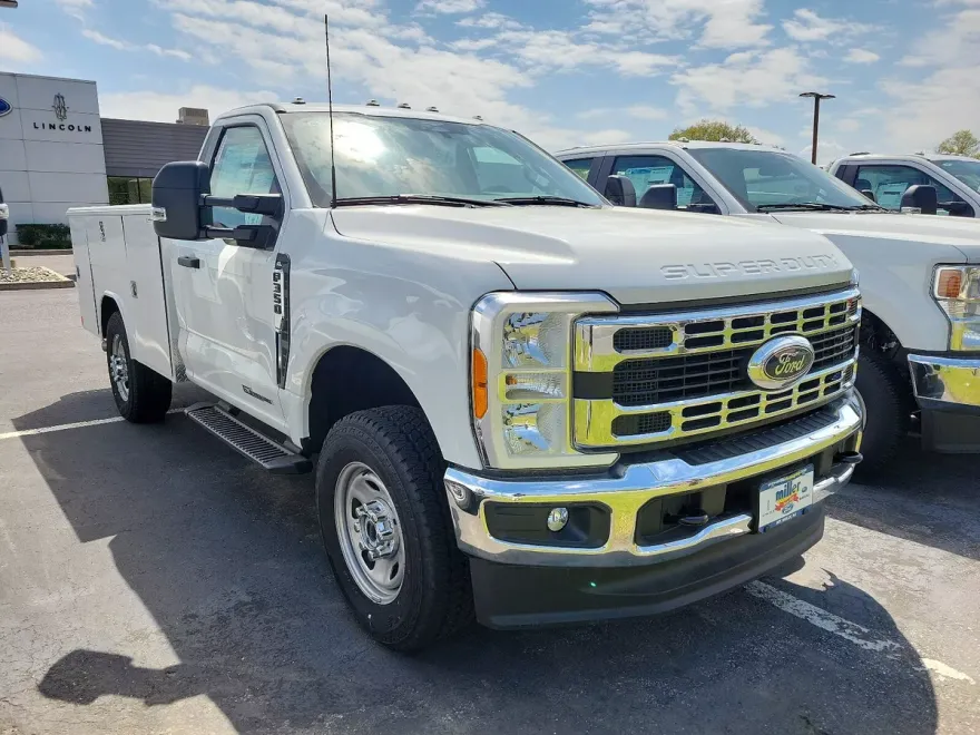 2023 Ford F-350 photo 1