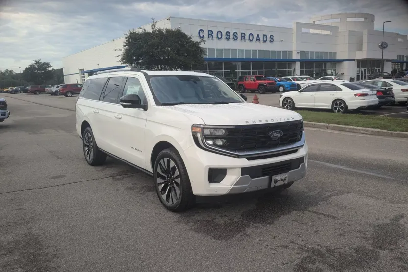 2025 Ford Expedition MAX Platinum photo 1
