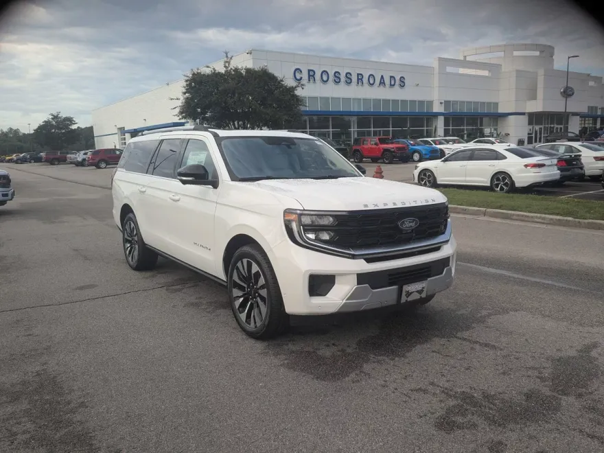 2025 Ford Expedition MAX Platinum photo 1