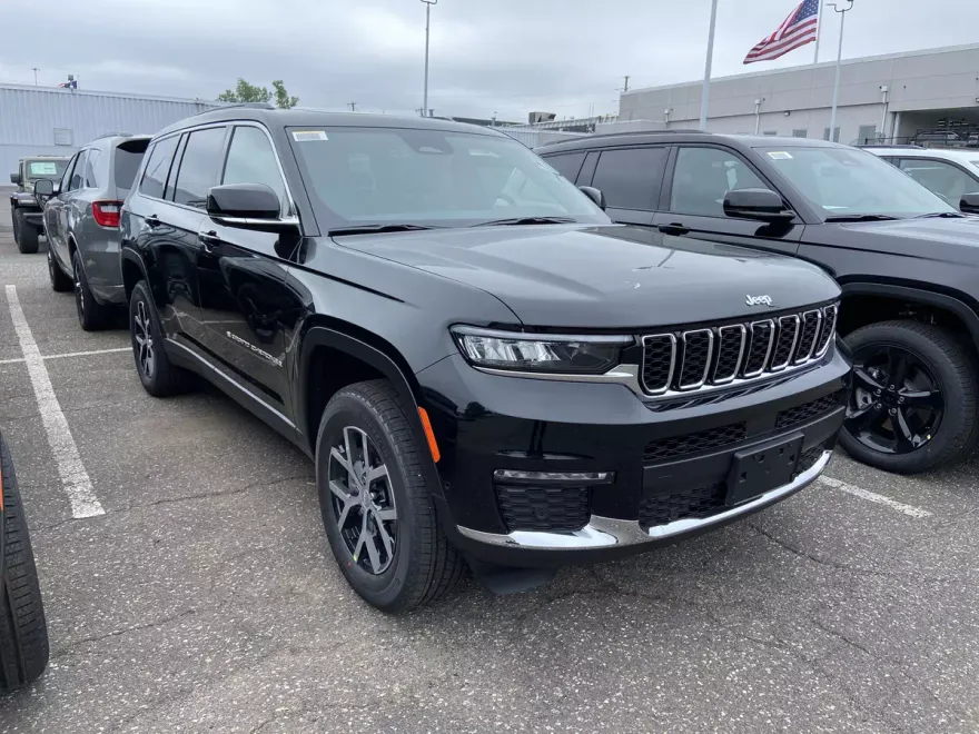 2025 Jeep Grand Cherokee Limited photo 1