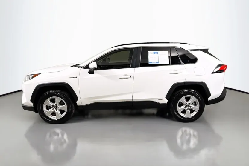 2020 Toyota RAV4 Hybrid XLE photo 1