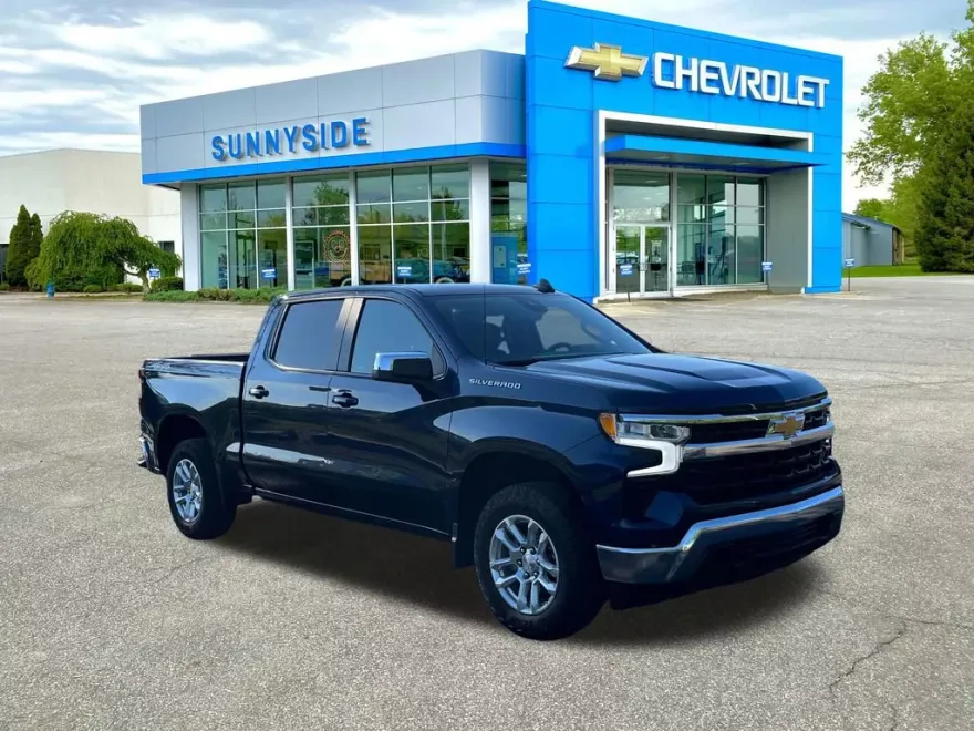 2022 Chevrolet Silverado 1500 LT photo 1