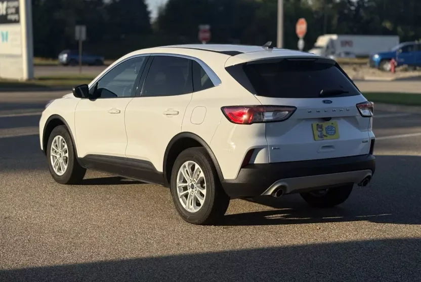 2022 Ford Escape Hybrid SE photo 1