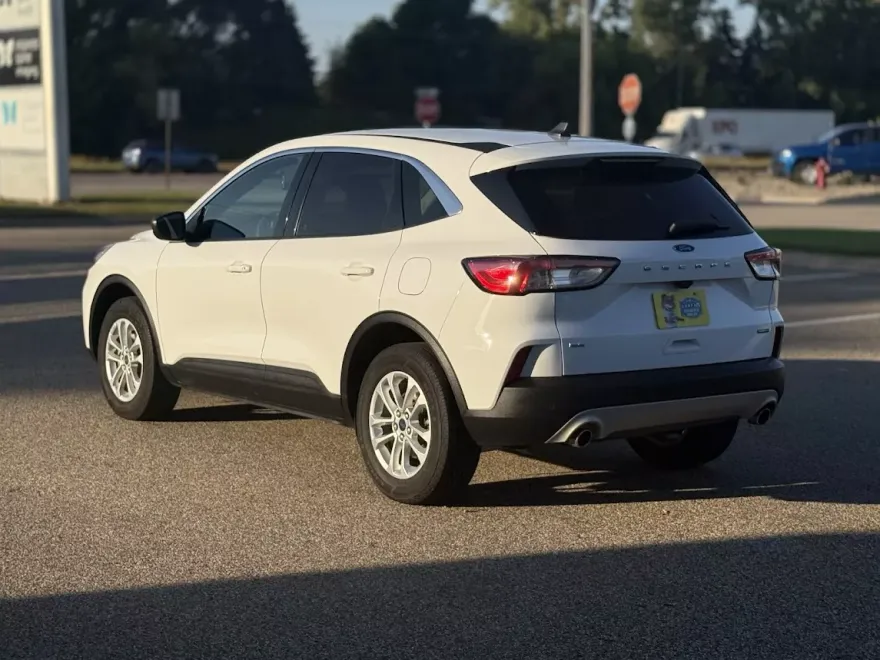 2022 Ford Escape Hybrid SE photo 1