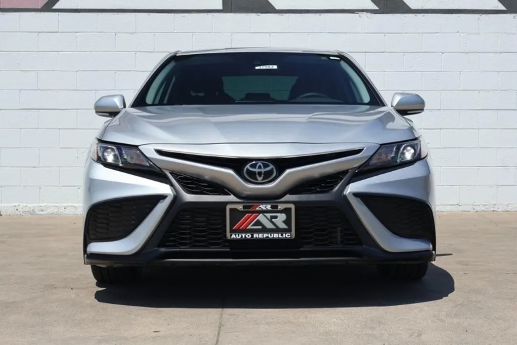2023 Toyota Camry SE photo 1