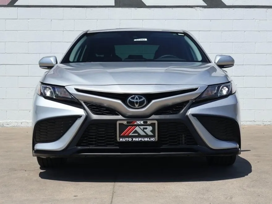 2023 Toyota Camry SE photo 1