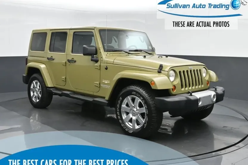 2013 Jeep Wrangler Unlimited Sahara photo 1