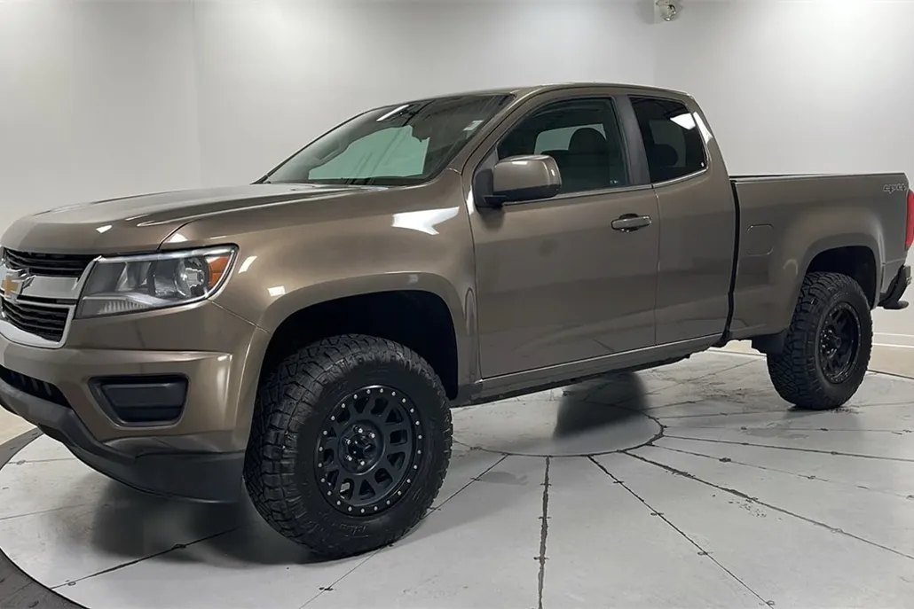 2017 Chevrolet Colorado LT photo 1