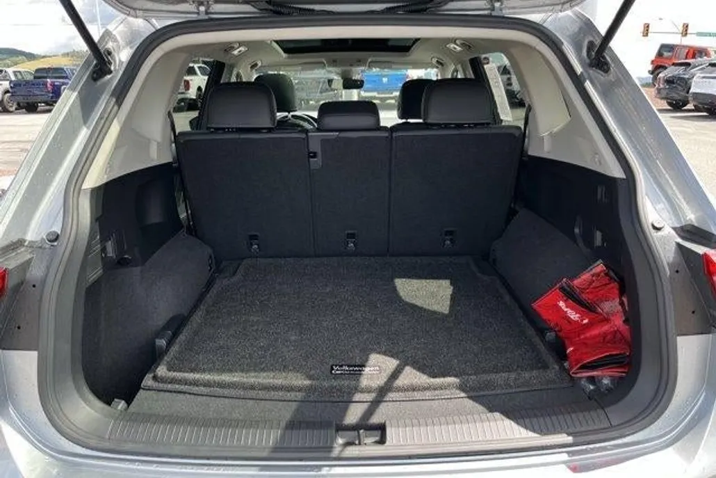 2022 Volkswagen Tiguan SE photo 1