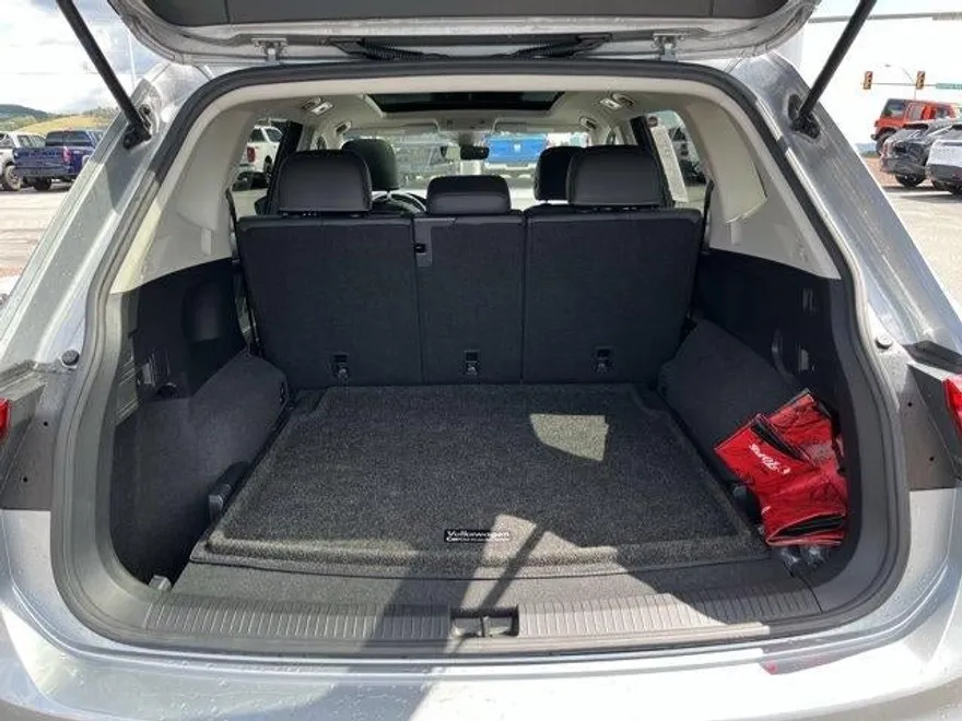 2022 Volkswagen Tiguan SE photo 1
