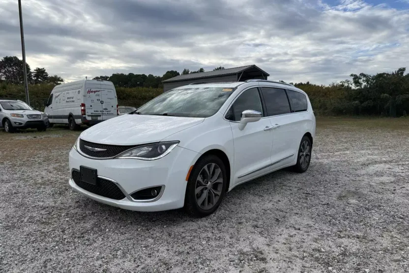 2020 Chrysler Pacifica Limited photo 1