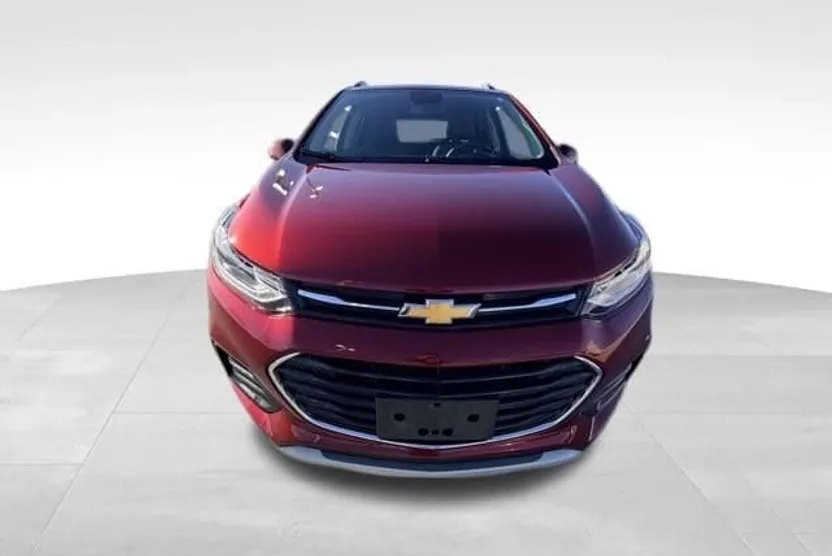 2022 Chevrolet Trax LT photo 1
