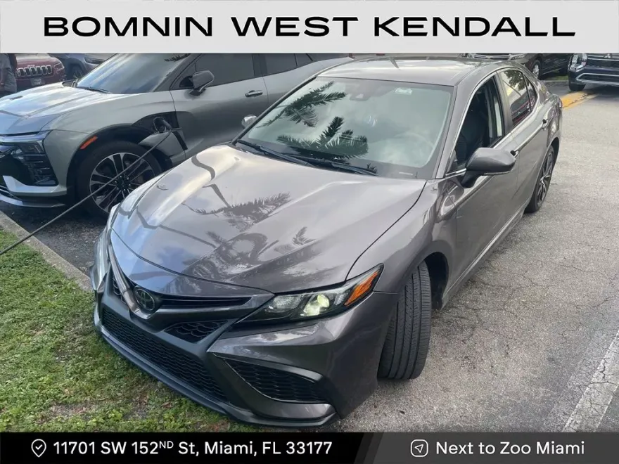 2024 Toyota Camry SE photo 1