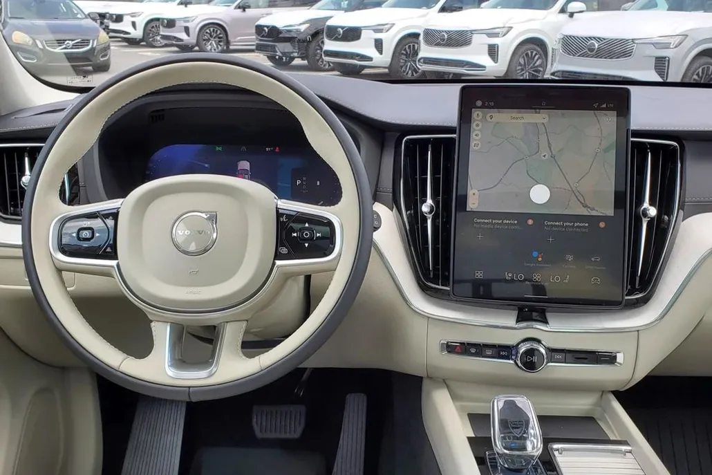 2026 Volvo XC60 B5 photo 1