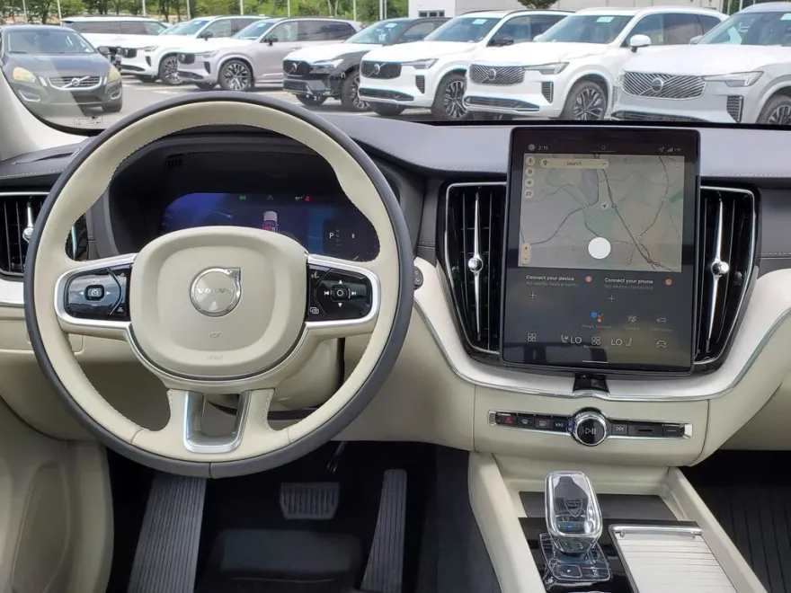 2026 Volvo XC60 B5 photo 1